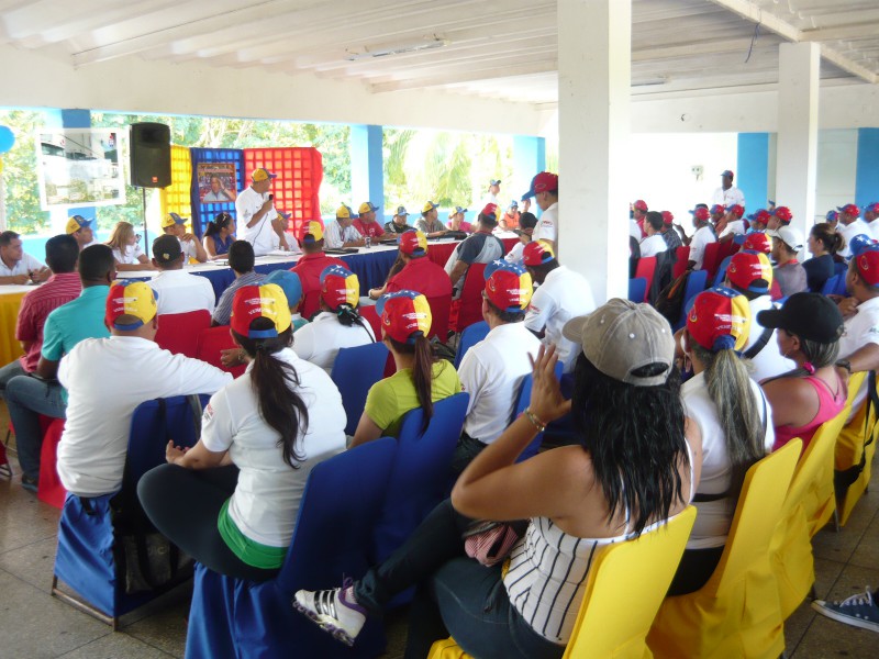 Anibal Fuentes presenta informe de gestión del mes de octubre a clase trabajadora de Logicasa
