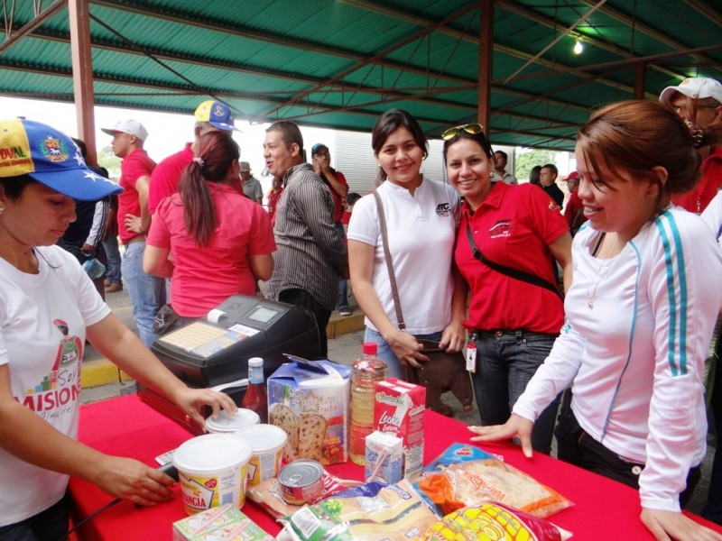 Desde el "Granero de Venezuela" los trabajadores adquirieron los rubros de la cesta básica a precios solidarios