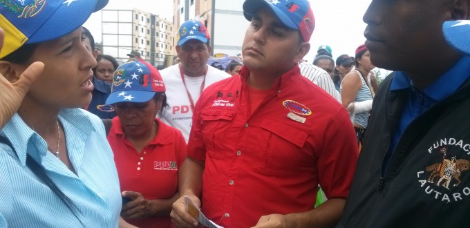 Viceministra Jessica Ruíz e Ing Anibal Fuentes R con representantes del Poder Popular