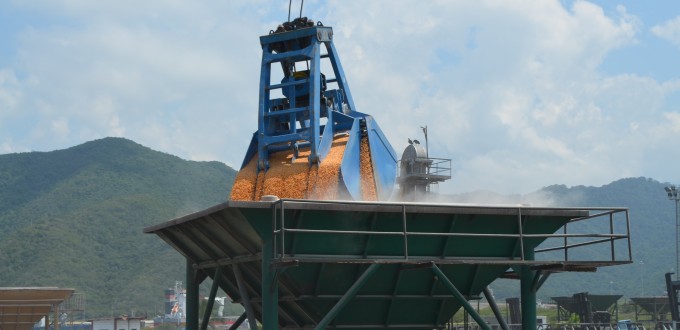 El proceso de Desestiba hagiliza la descarga de los rubros en la terminal de Puerto Cabello