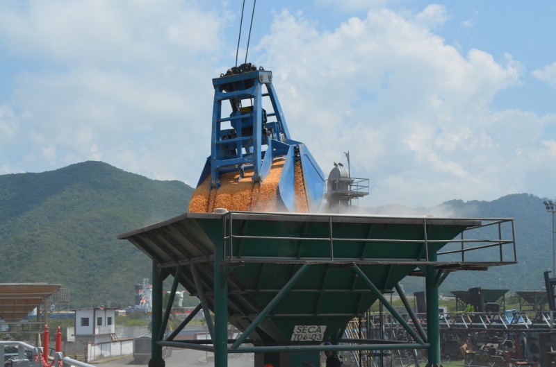 El proceso de Desestiba hagiliza la descarga de los rubros en la terminal de Puerto Cabello