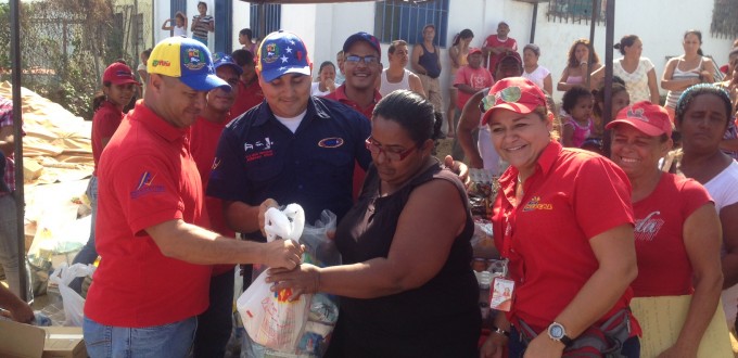Liliana Ribas junto al Gte. Gral. de Logicasa en operativo a cielo abierto