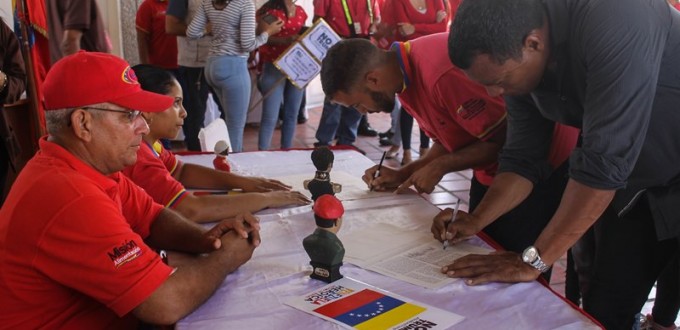 2019-08-20-VENEZUELA-LOGICASA-GRAN FIRMAZO NO MÁS TRUMP (20)