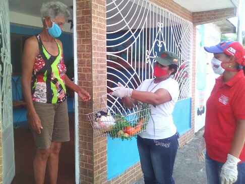 <b>PUEBLO ORGANIZADO RECIBE COMBOS DE PROTEÍNAS CASA POR CASA A TRAVÉS DE LOS CLAP EN TUCUPITA<b>