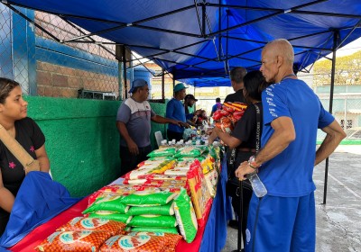 photo_4974402075823377477_w