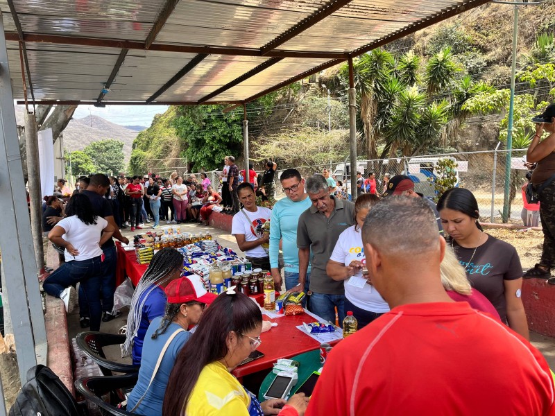 photo_5021736188838087592_w